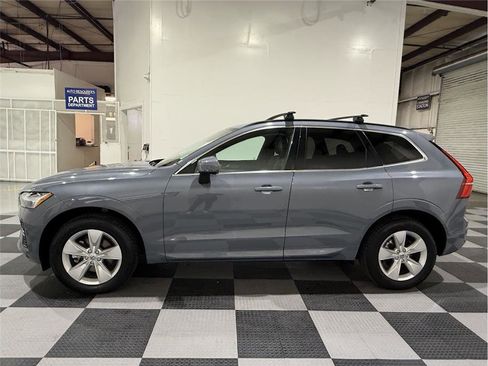 Used 2022 Volvo XC60 B5 Momentum image 8