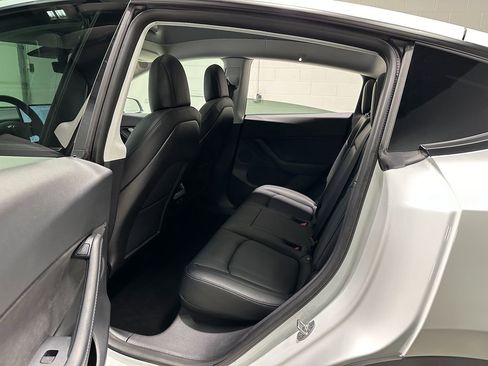 Used 2021 Tesla Model Y Long Range image 20