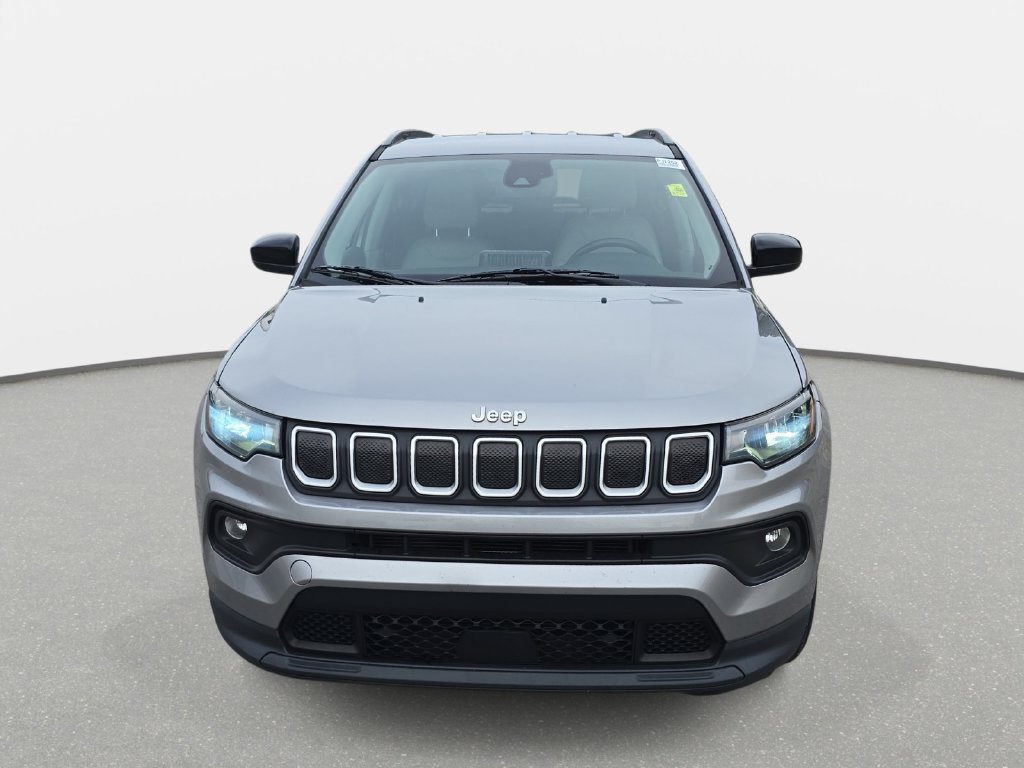 Used 2022 Jeep Compass Latitude FWD image 2