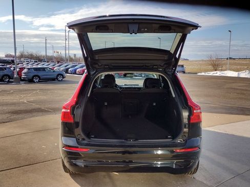 Used 2023 Volvo XC60 B5 Core image 13