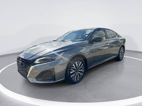 Certified 2025 Nissan Altima 2.5 SV AWD/4WD image 1