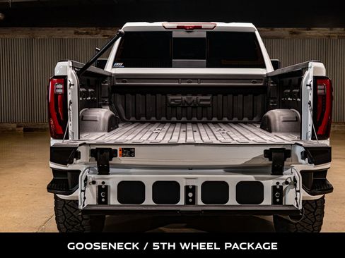 Used 2025 GMC Sierra 3500 Denali w/ Denali Reserve Package image 9