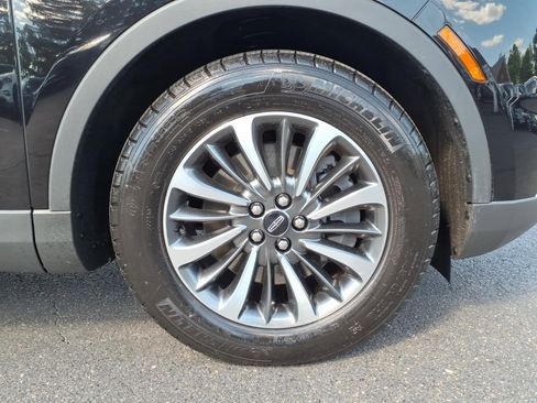 Used 2023 Lincoln Nautilus AWD w/ Premium Package image 9