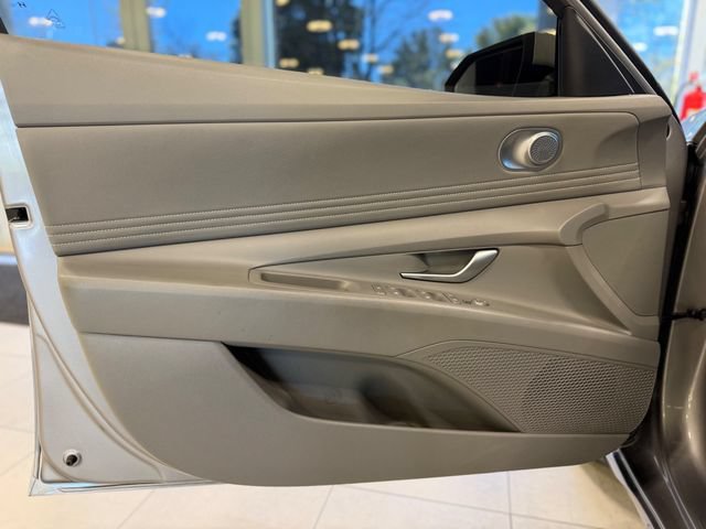 Used 2023 Hyundai Elantra SEL w/ Convenience Package FWD image 18