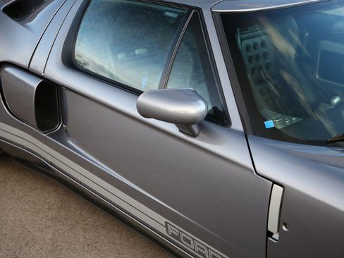 Used 2006 Ford GT image 32