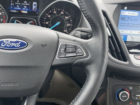 Used 2019 Ford Escape Titanium image 19