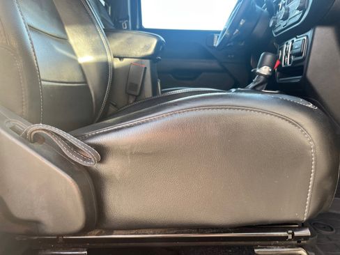 Used 2018 Jeep Wrangler Unlimited Sahara image 30