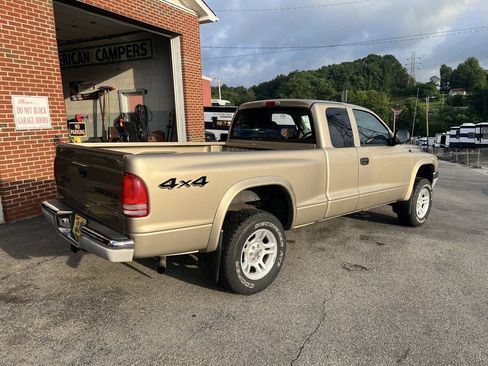 Used 2004 Dodge Dakota SLT w/ Deluxe Convenience Group AWD/4WD image 3