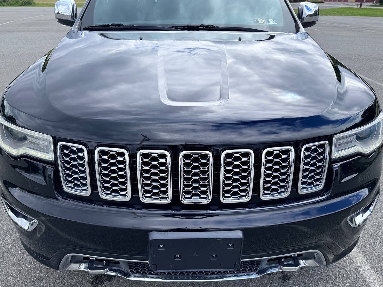 Used 2017 Jeep Grand Cherokee Overland AWD/4WD image 2