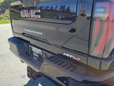 Used 2025 GMC Sierra 2500 AT4 w/ Technology Package AWD/4WD image 14