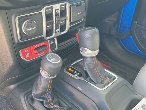 Used 2023 Jeep Gladiator Mojave w/ Cold Weather Group AWD/4WD image 27