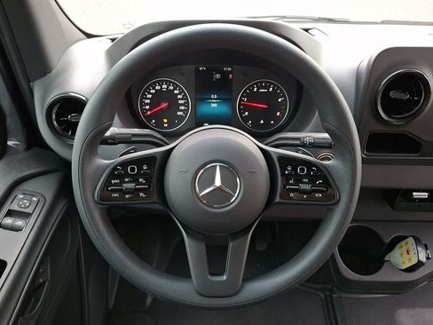 Used 2023 Mercedes-Benz Sprinter 4500 image 20