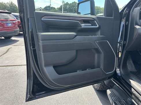 Used 2024 Chevrolet Silverado 2500 LT image 5