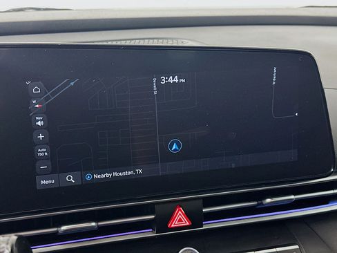 Used 2025 Hyundai Elantra Limited image 22