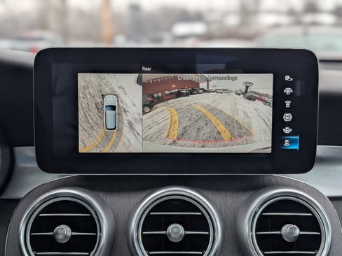 Used 2022 Mercedes-Benz GLC 300 4MATIC image 3