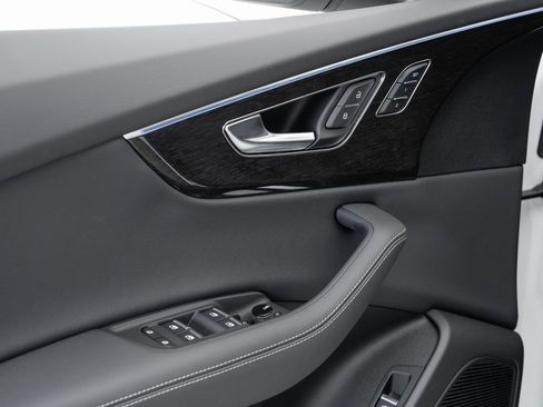 New 2025 Audi Q8 Premium Plus image 8