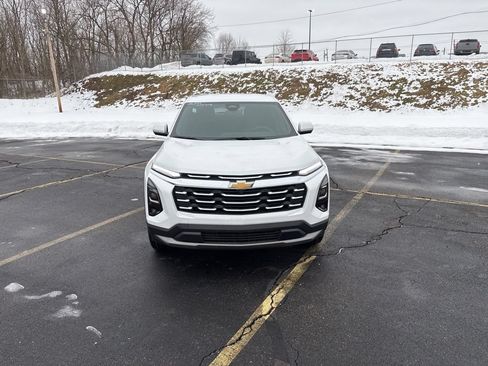 New 2026 Chevrolet Equinox LT w/ Convenience Package II FWD image 2