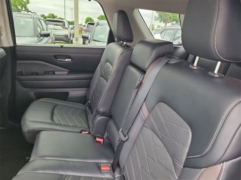 Used 2024 Nissan Pathfinder Platinum w/ Cargo Package image 15