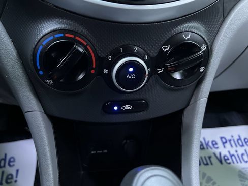 Used 2013 Hyundai Accent GLS FWD image 21