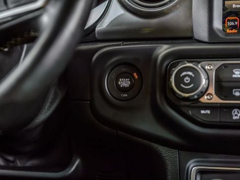 Used 2019 Jeep Wrangler Unlimited Sahara AWD/4WD image 31
