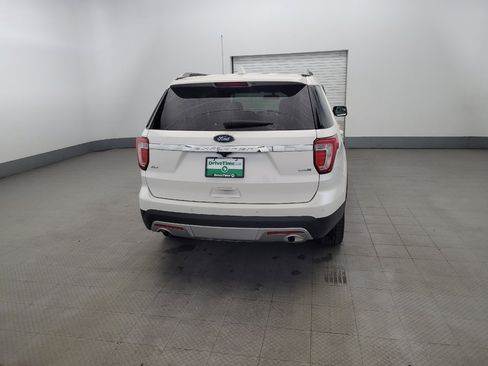 Used 2016 Ford Explorer XLT w/ Equipment Group 202A AWD/4WD image 7