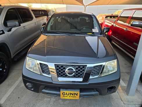 Used 2012 Nissan Frontier SV image 3
