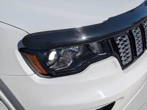 Used 2022 Jeep Grand Cherokee Laredo X image 10