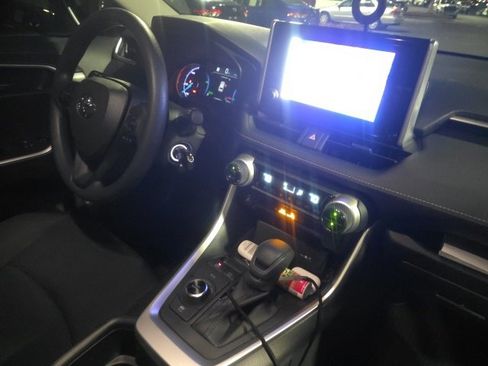 Used 2025 Toyota RAV4 LE image 10