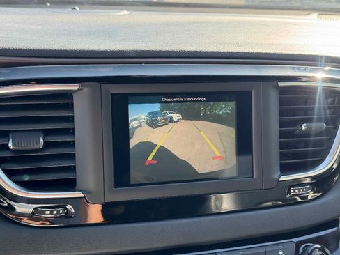 Used 2020 Chrysler Voyager Lxi w/ Cold Weather Group image 17