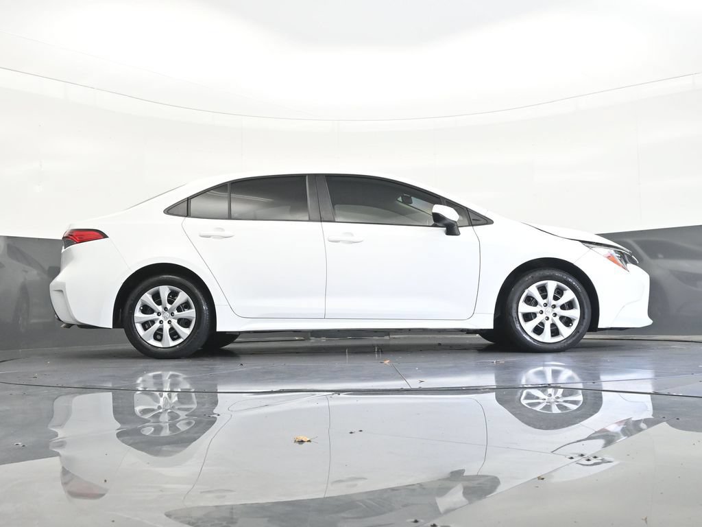 Used 2021 Toyota Corolla LE FWD image 28