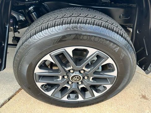 Used 2024 Toyota Tundra Limited AWD/4WD image 22