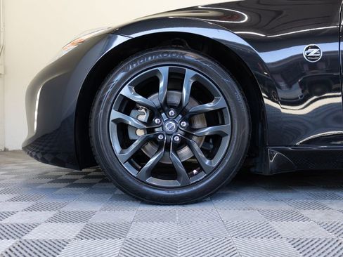 Used 2016 Nissan 370Z Coupe RWD image 9