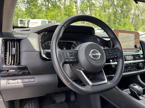 Used 2025 Nissan Pathfinder SV AWD/4WD image 37