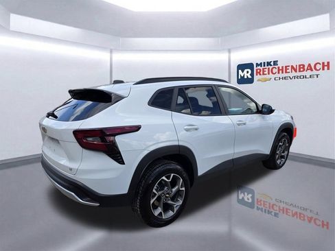 Used 2025 Chevrolet Trax LT FWD image 6