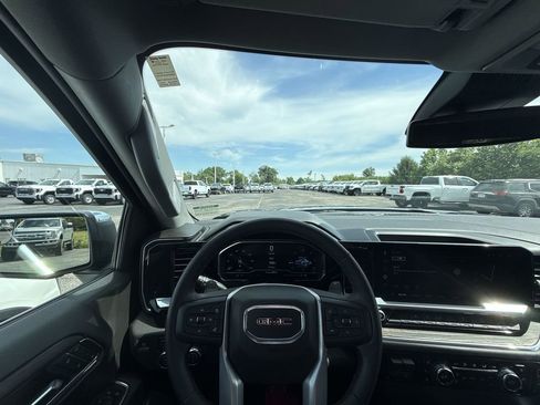 Certified 2023 GMC Sierra 1500 SLT w/ SLT Premium Package AWD/4WD image 17