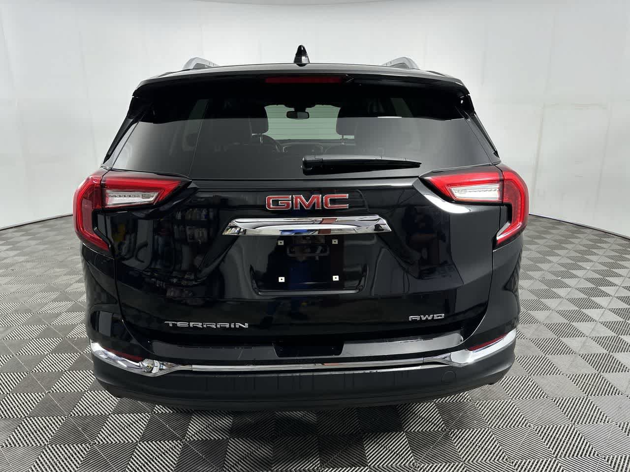 Used 2024 GMC Terrain SLT AWD/4WD image 7