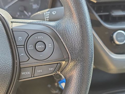 Used 2025 Toyota Corolla LE FWD image 24