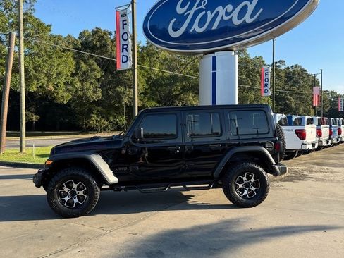 Used 2022 Jeep Wrangler Unlimited Rubicon image 3