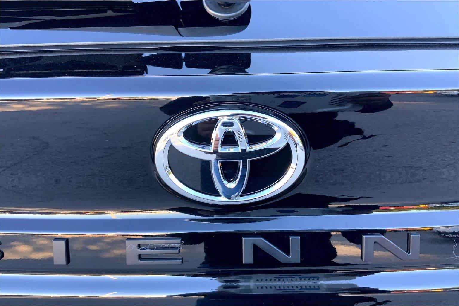 Used 2026 Toyota Sienna LE FWD image 29