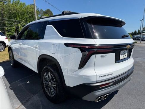 Used 2024 Chevrolet Traverse LT FWD image 6
