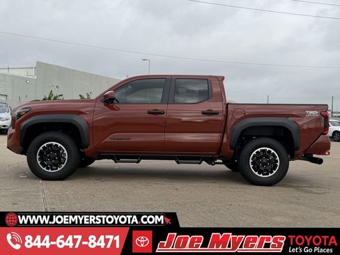 Certified 2025 Toyota Tacoma TRD Off-Road image 6