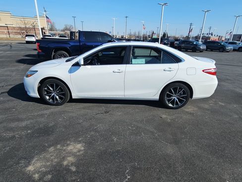 Used 2016 Toyota Camry XSE w/ Moonroof Package image 6