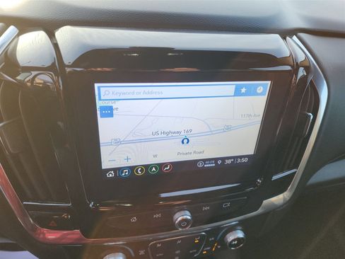 Used 2023 Chevrolet Traverse RS image 25