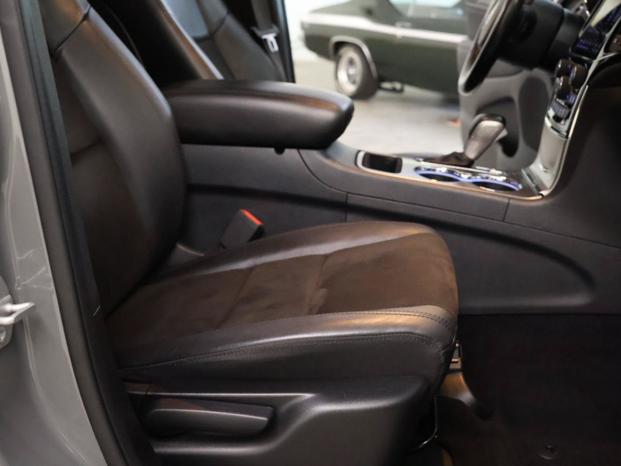 Used 2020 Jeep Grand Cherokee Altitude RWD image 11