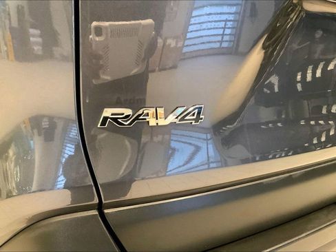 Used 2019 Toyota RAV4 XLE image 33