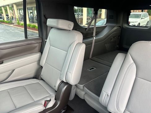 Used 2024 Chevrolet Suburban LT w/ Luxury Package image 22