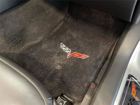 Used 2006 Chevrolet Corvette Convertible w/ Preferred Equipment Group RWD image 38