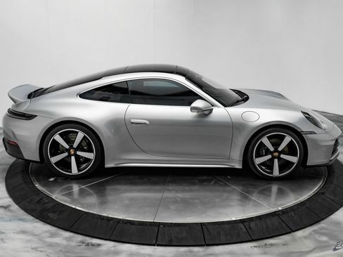 Used 2025 Porsche 911 Carrera image 21