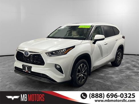 Used 2023 Toyota Highlander XLE image 10