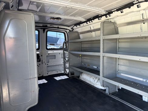 Used 2018 Chevrolet Express 2500 Extended RWD image 25